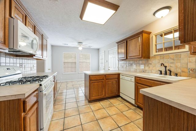 5118 Burt Street, Houston, TX 77018