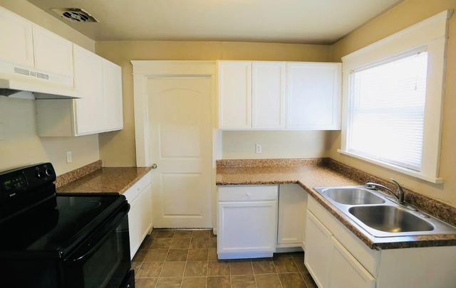 612 16th St, Modesto, CA 95354