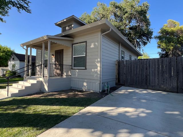 612 16th St, Modesto, CA 95354