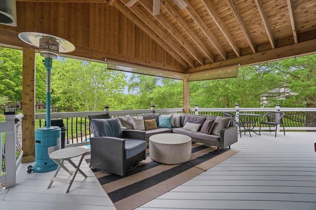 878 Squire Oaks Drive, Villa Hills, KY 41017