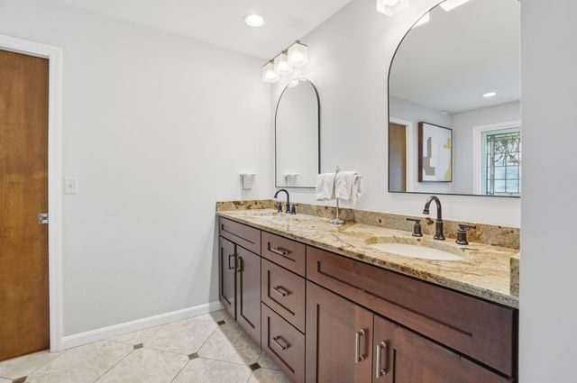 878 Squire Oaks Drive, Villa Hills, KY 41017