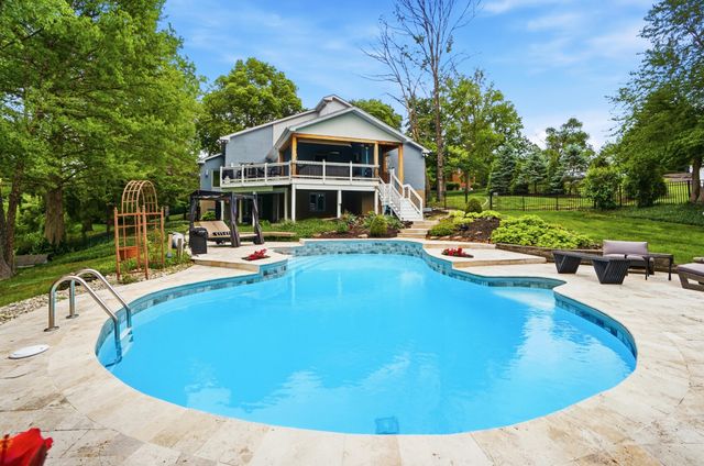 878 Squire Oaks Drive, Villa Hills, KY 41017