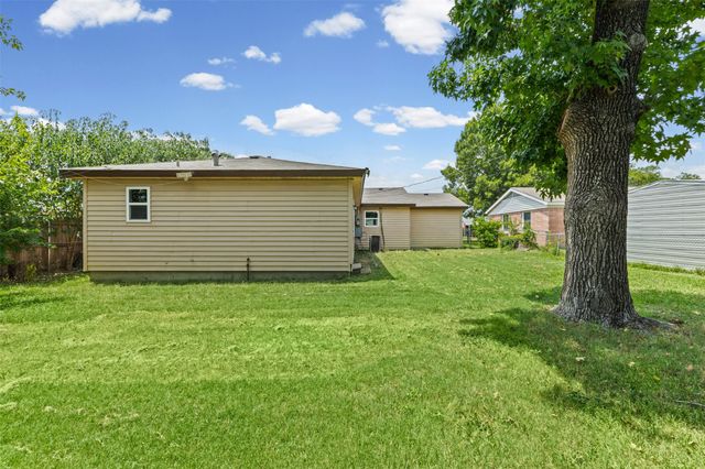 116 Highland Drive, Ennis, TX 75119