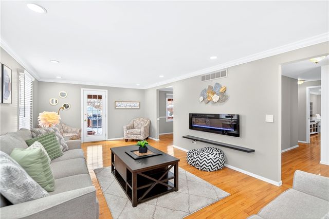 2014 Piper Ct., Mccandless, PA 15101