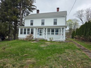 19 Mendon Rd, North Attleboro, MA 02760