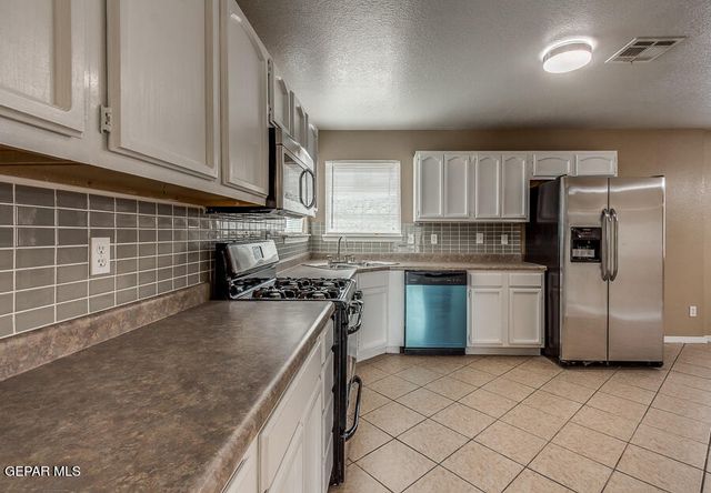 12233 IVERSON Court, El Paso, TX 79928