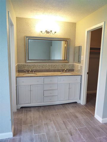 2187 Pilgrims Bend Drive, Friendswood, TX 77546