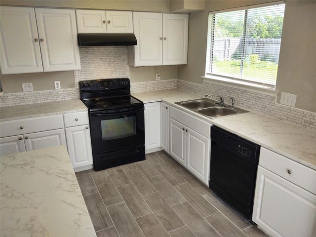 2187 Pilgrims Bend Drive, Friendswood, TX 77546
