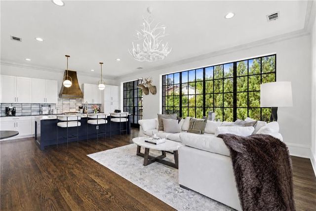 220 Vickery Falls Drive, Roswell, GA 30075