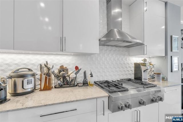 314 The Promenade, Edgewater, NJ 07020