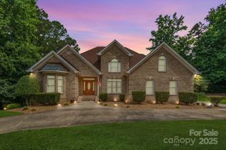 8918 Beach Bluff Court, Sherrills Ford, NC 28673