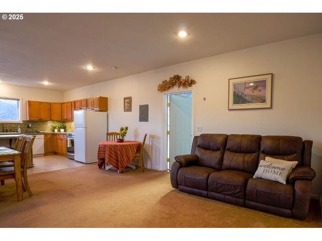 675 Peach Rd, Waterville, WA 98858