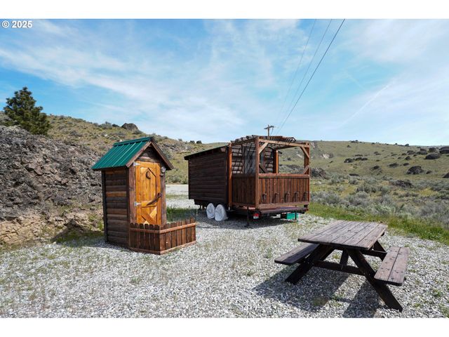 675 Peach Rd, Waterville, WA 98858