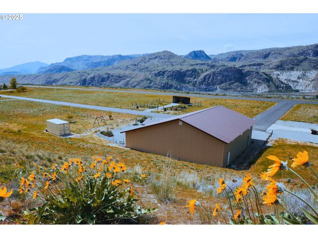 675 Peach Rd, Waterville, WA 98858