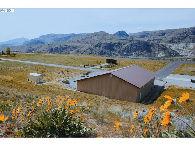 675 Peach Rd, Waterville, WA 98858