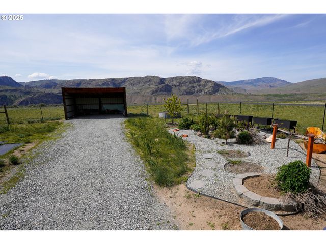 675 Peach Rd, Waterville, WA 98858