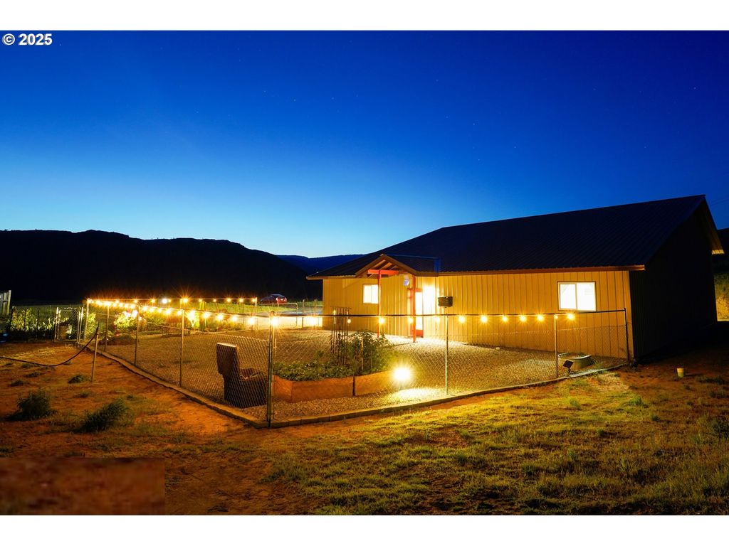 675 Peach Rd, Waterville, WA 98858