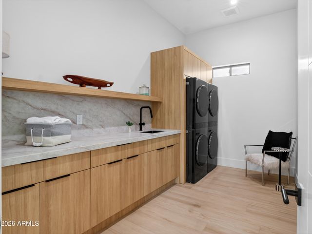 8237 E Coolidge Street, Scottsdale, AZ 85251