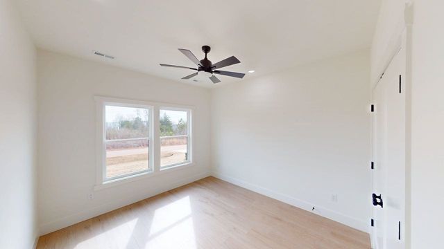 273 Ridge Road, Wellford, SC 29385