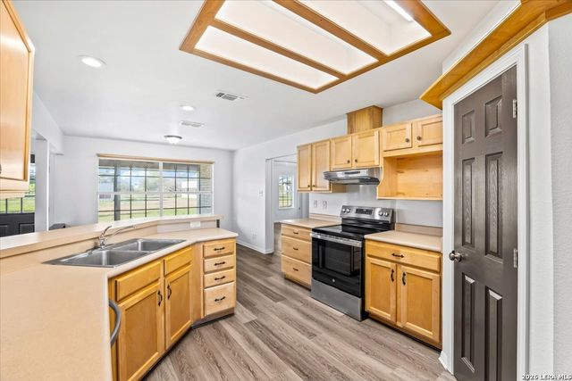 14890 Saint Hedwig Rd, St Hedwig, TX 78152