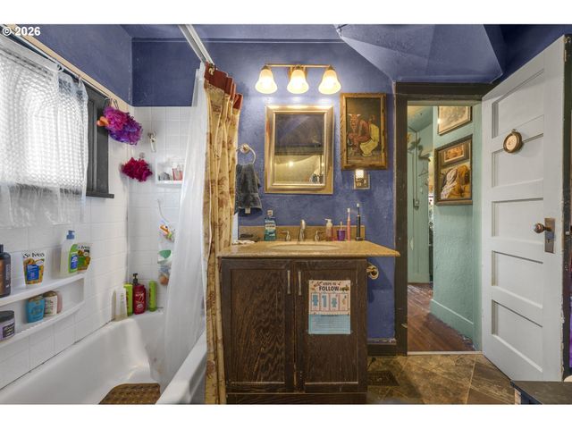 1601 Se 130TH Ave, Portland, OR 97233