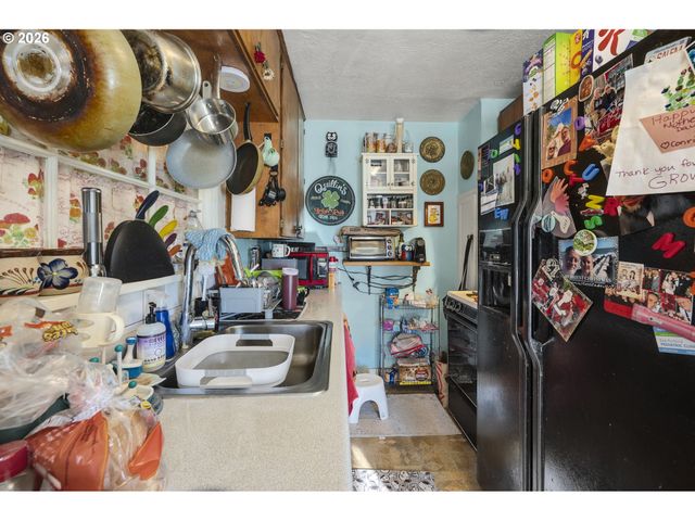 1601 Se 130TH Ave, Portland, OR 97233