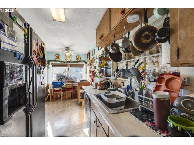 1601 Se 130TH Ave, Portland, OR 97233