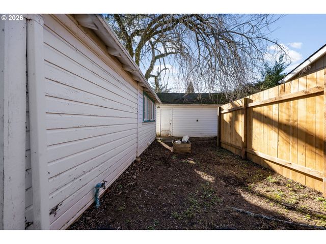 1601 Se 130TH Ave, Portland, OR 97233