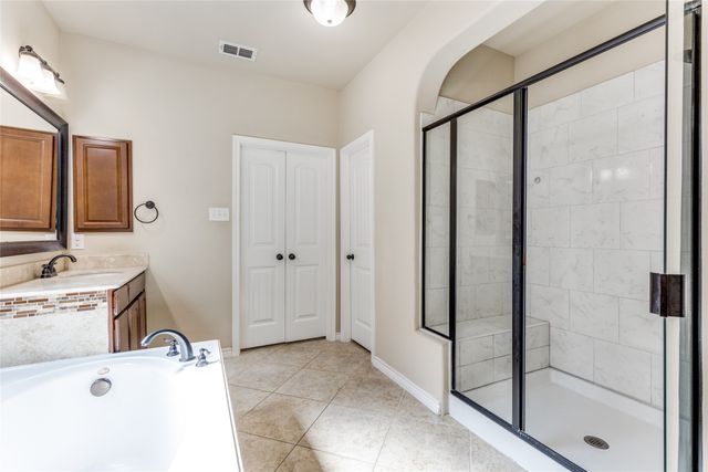 8625 Tribute Lane, Fort Worth, TX 76131