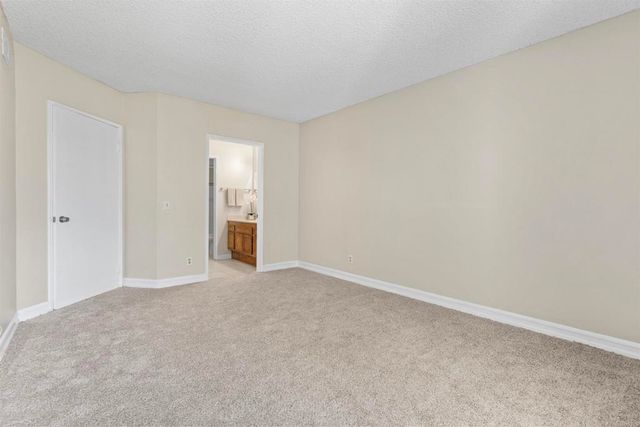 1040 E Washington Avenue 33, Escondido, CA 92025