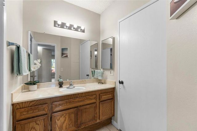 1040 E Washington Avenue 33, Escondido, CA 92025