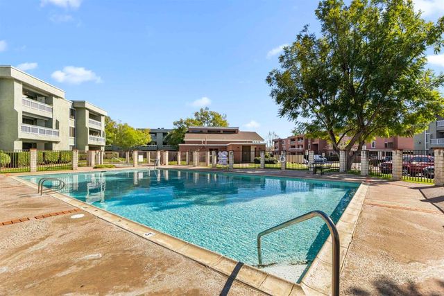 1040 E Washington Avenue 33, Escondido, CA 92025