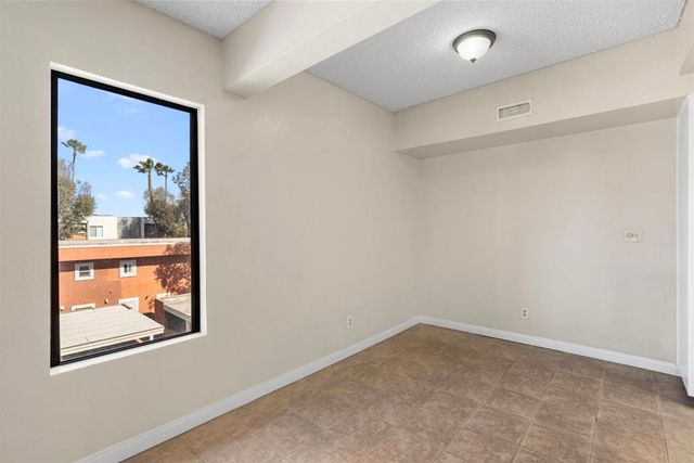 1040 E Washington Avenue 33, Escondido, CA 92025