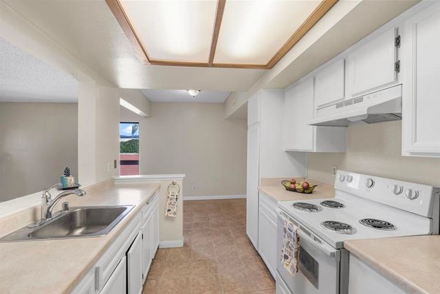 1040 E Washington Avenue 33, Escondido, CA 92025