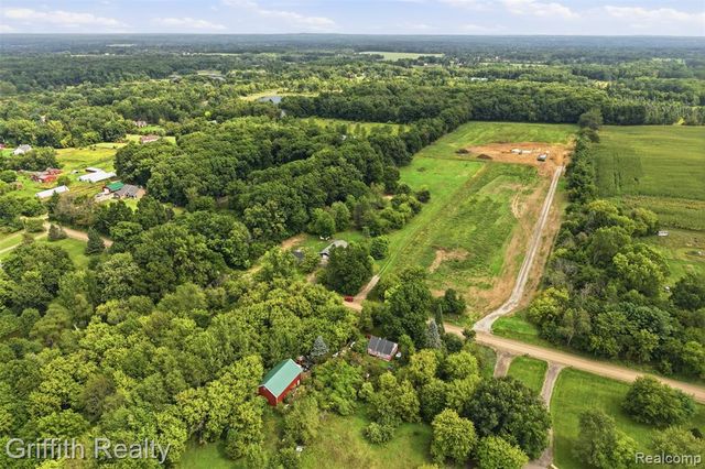 5822 Mack Road, Howell, MI 48855