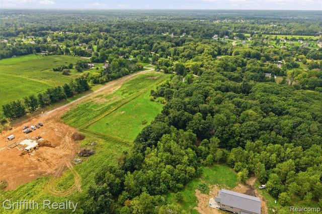 5822 Mack Road, Howell, MI 48855