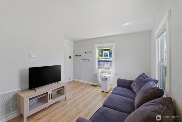 5207 S Oakes Street, Tacoma, WA 98409