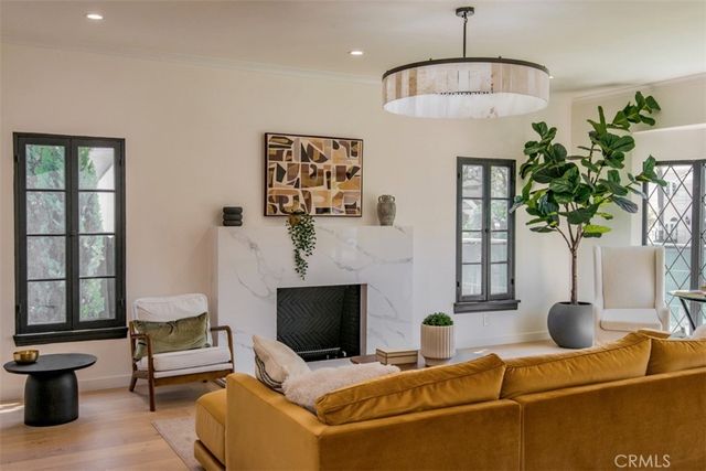 158 S Formosa Avenue, Los Angeles, CA 90036