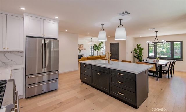 158 S Formosa Avenue, Los Angeles, CA 90036