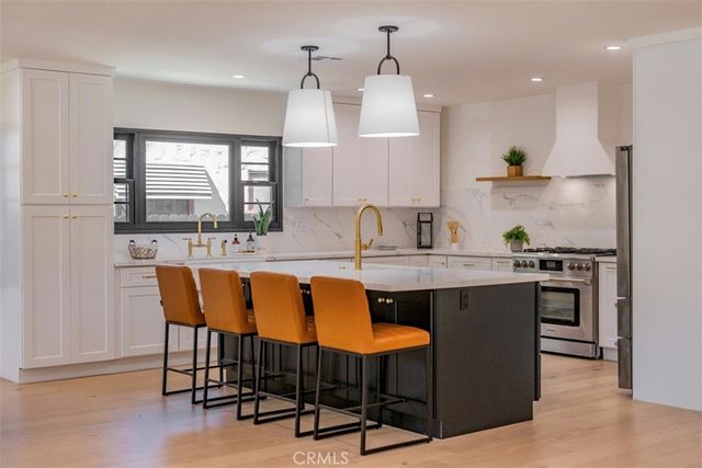 158 S Formosa Avenue, Los Angeles, CA 90036