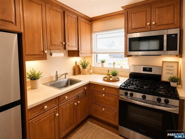 473 Blanchard Terrace 17, Hackensack, NJ 07601