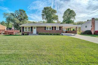 3026 Pebble DR, Roanoke, VA 24014