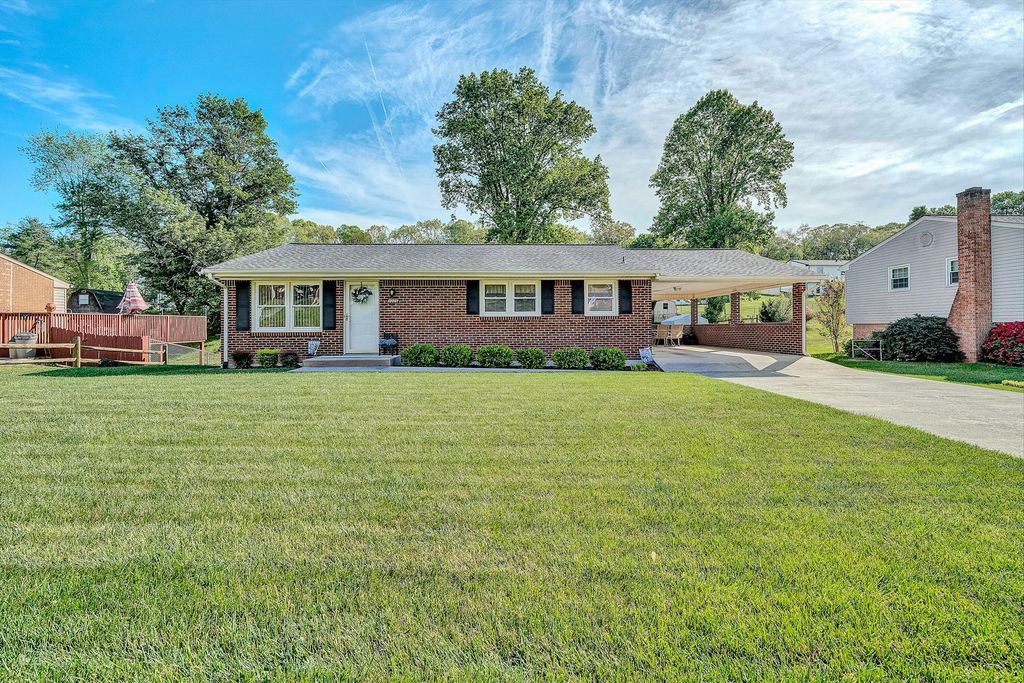 3026 Pebble DR, Roanoke, VA 24014