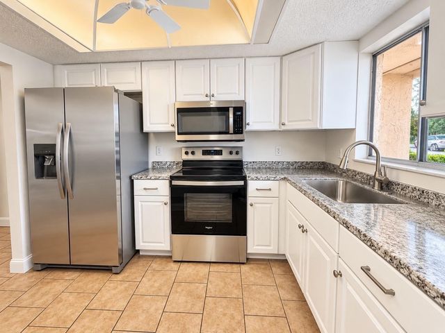 4127 HERON WAY E-111, Bradenton, FL 34205