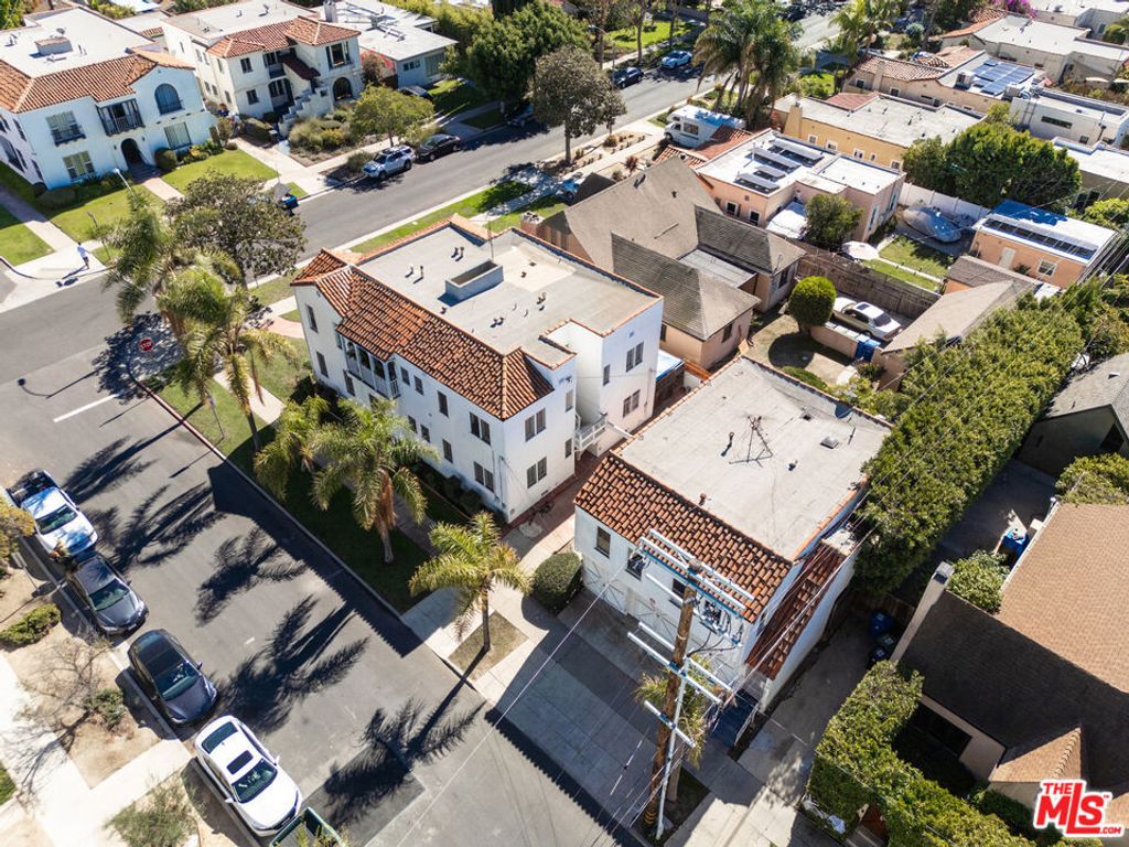 Image 14 of property listing at 1601 S Hayworth Avenue, Los Angeles, CA 90035