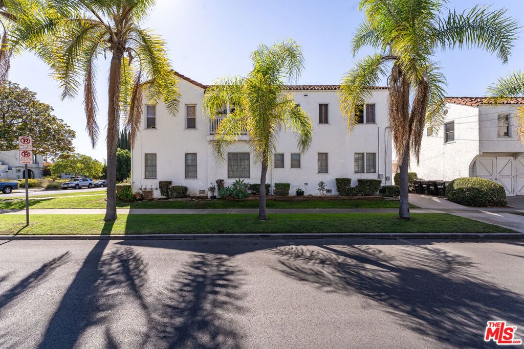 Image 4 of property listing at 1601 S Hayworth Avenue, Los Angeles, CA 90035