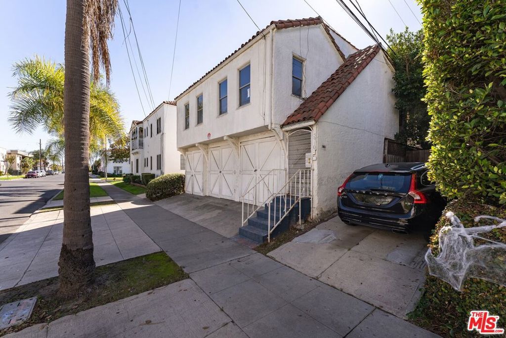 Image 6 of property listing at 1601 S Hayworth Avenue, Los Angeles, CA 90035