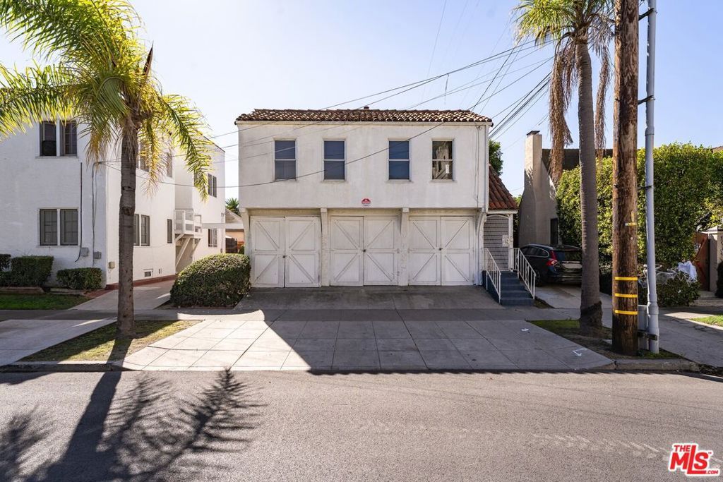 Image 7 of property listing at 1601 S Hayworth Avenue, Los Angeles, CA 90035