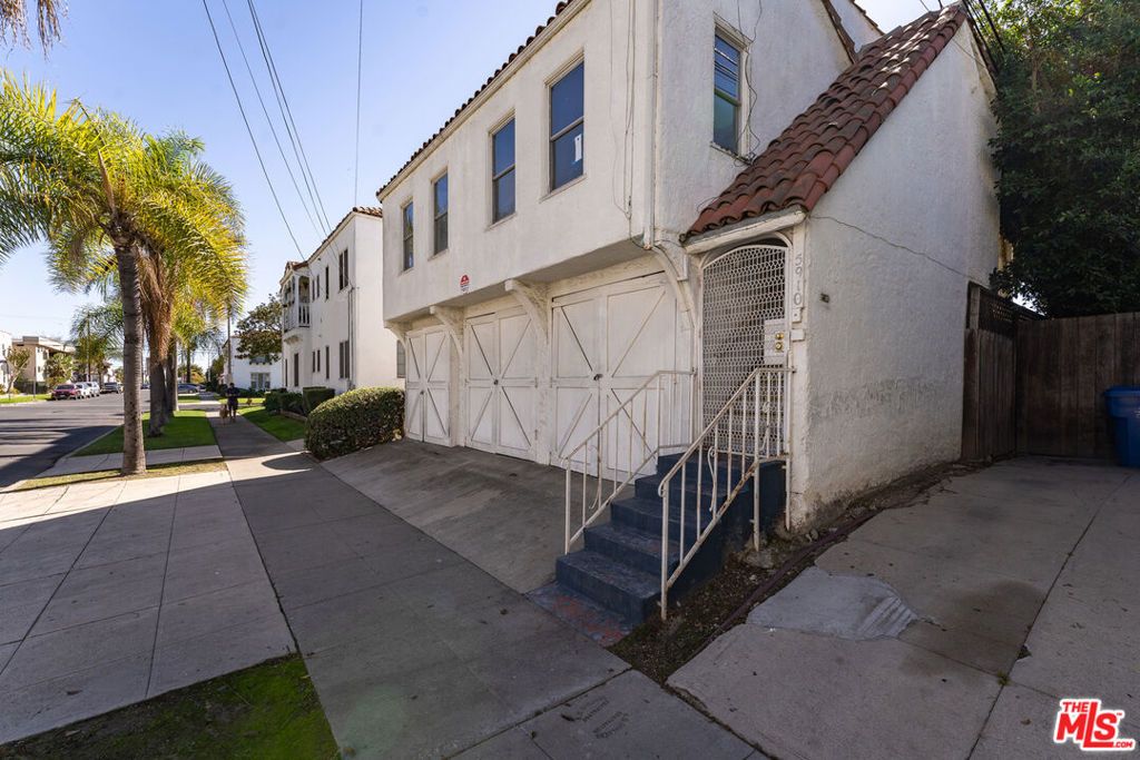 Image 8 of property listing at 1601 S Hayworth Avenue, Los Angeles, CA 90035