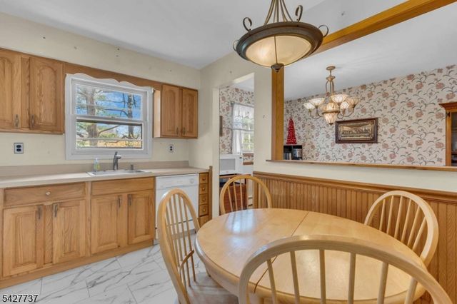 307 Santa Fe Trl, Hopatcong Boro, NJ 07843